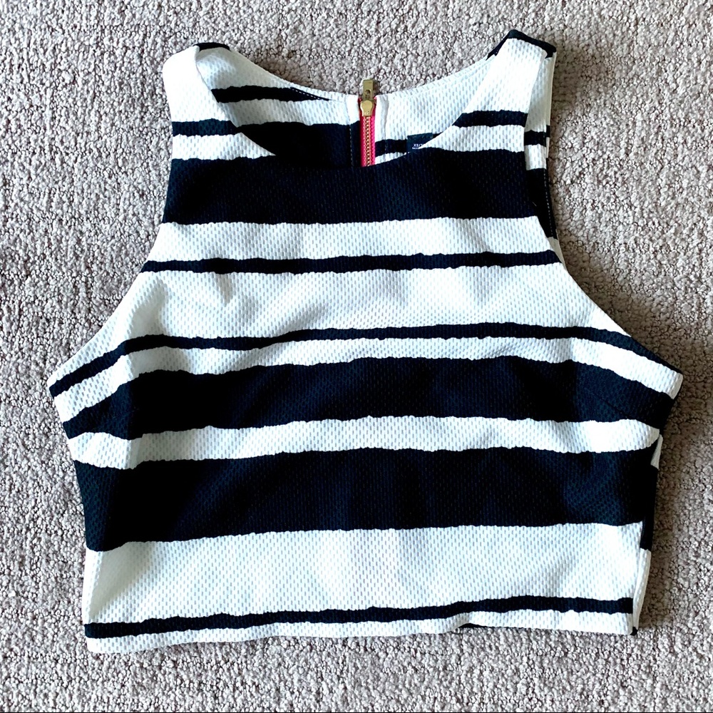 Design Lab ✨ Black and White Crop Top